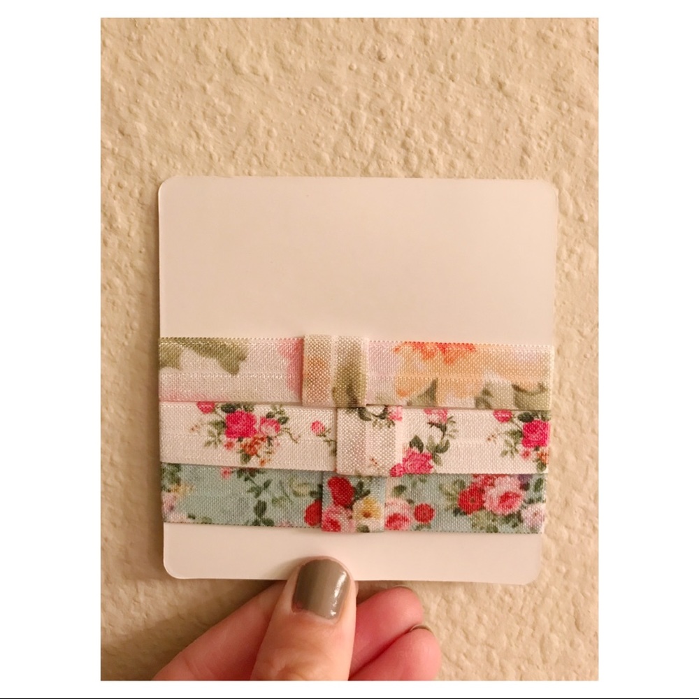 NWOT Set of 3 Hair Ties - Picture 2 of 2